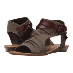 Blowfish Malibu Balla4earth Side Zippers and Adjustable Straps Roman Sandals, 7